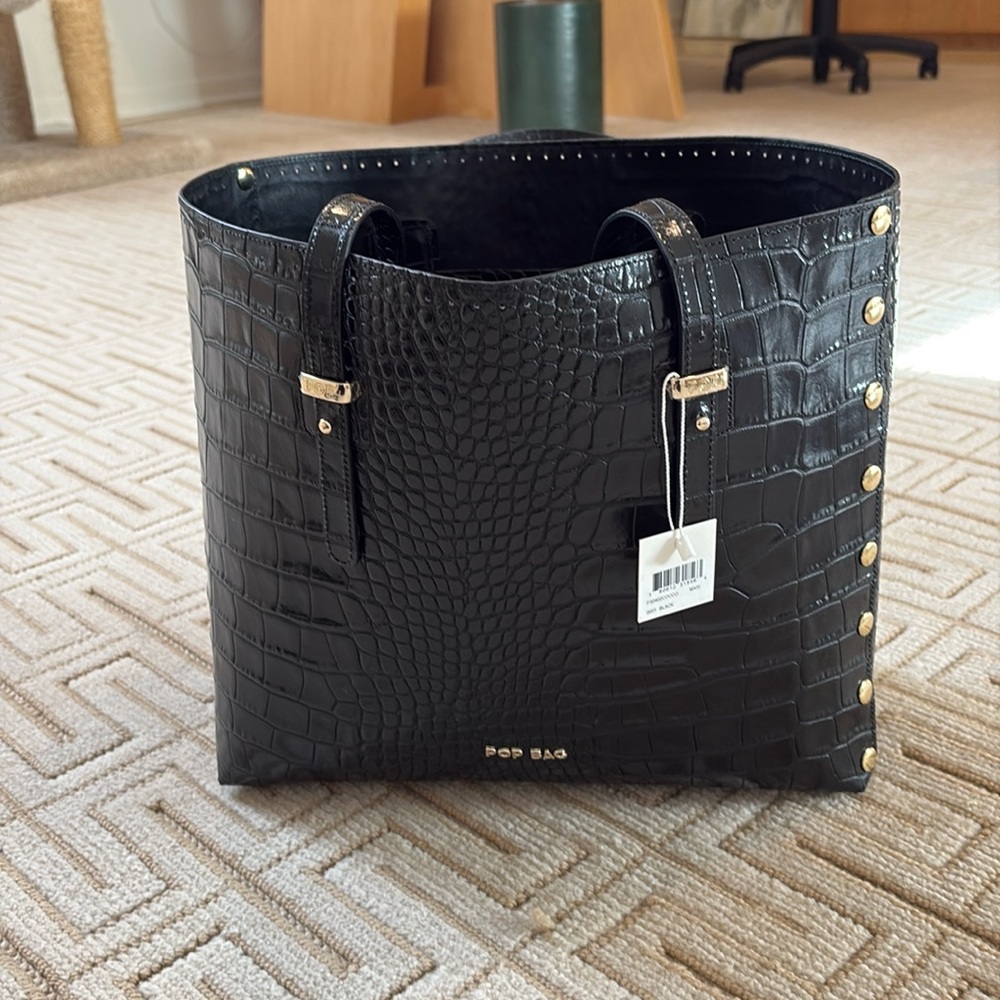 Pop bag in stamped leather